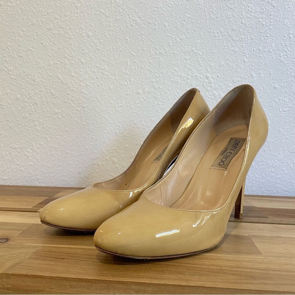 Jimmy Choo nude beige patent leather pumps heels